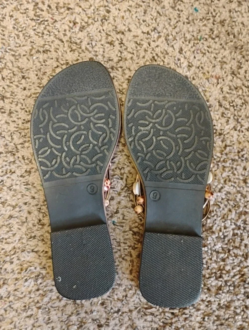 385 Fifth Beautiful Bronze Neutral Color Beach Vacation Flip Flop Sandals (NWOT) - Picture 2 of 3